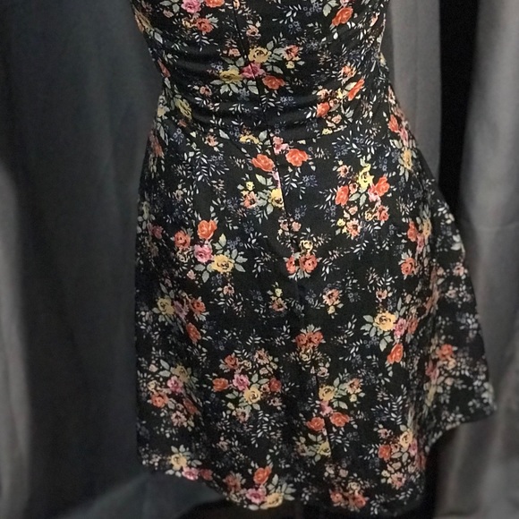 Cute floral summer dress. - Picture 4 of 4